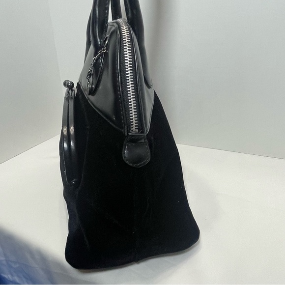 Isaac Mizrahi for Target Black Floral Handbag Satchel. Velvet. Embroidered rose - Picture 5 of 12